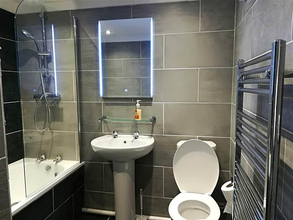 2 Bedroom Modern Apartment, Uplands, Swansea Kültér fotó