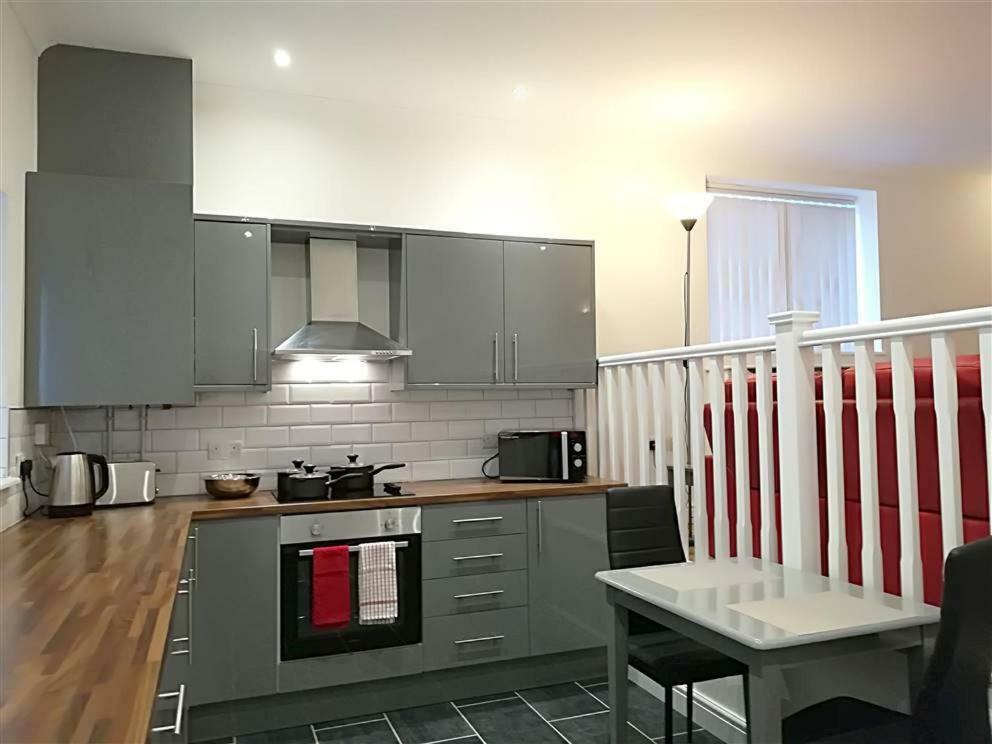 2 Bedroom Modern Apartment, Uplands, Swansea Kültér fotó